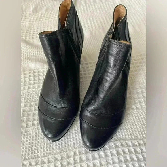 Sofft Black Leather Ankle Booties Heeled Size 9W Women’s Boots Almond Toe 90s - Picture 2 of 10